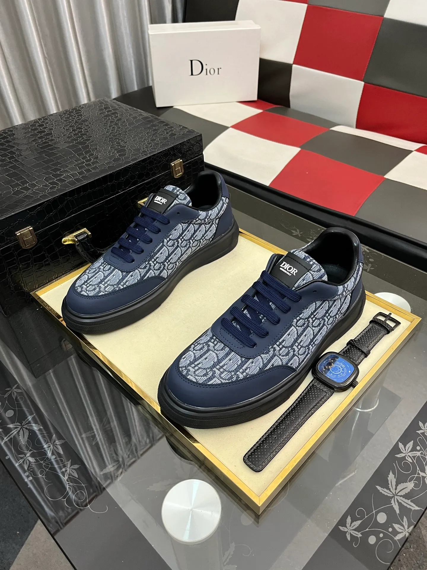 Men's shoes 💰400⌚️⌚️【Dior*DIAO】original quality.~ Unique modern style sneakers. 🏃A must-have casual shoe for trendy men😍😍 Original brand imported from Italy, imported original leather, sheep lining (refuses to discolor and grind feet) Sole: Original sole provided by the original factory, French lazy style design ⚠️Fit to the feet Original quality code number: 38-443️⃣Colors available